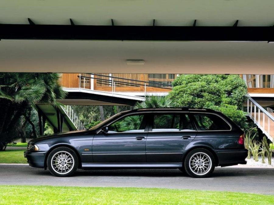  BMW 540i Touring 2000 года  (фото 7 из 7)